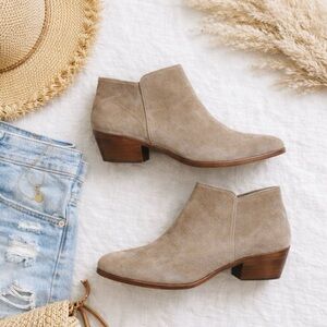 Sam Edelman taupe/ grayish brown suede boho boot/ bootie/ ankle boot ❤️